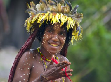 kadın giyim ve boyama Papua kabile