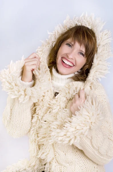 Chica sonriente en el estilo de invierno —  Fotos de Stock