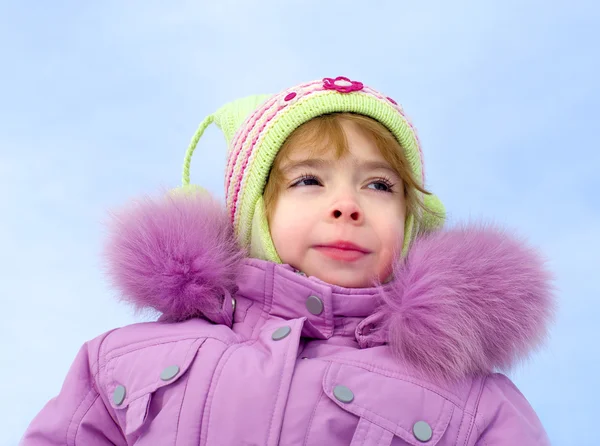 Fille habillée en vêtements d'hiver — Photo