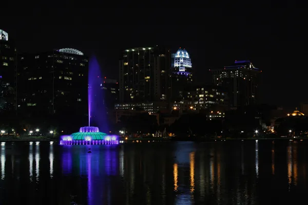 市中心奥兰多，佛罗里达州，在夜间 （4) — 图库照片