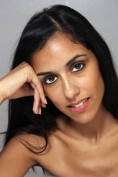 Mooie jonge multiraciale vrouw Headshot (3) — Stockfoto