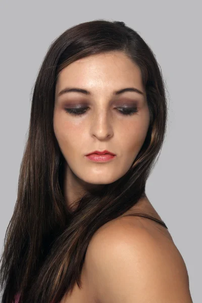 Krásná mladá brunetka, headshot (2) — Stock fotografie