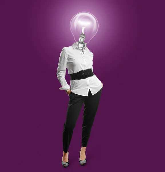 Geschäftsfrau mit Lampenkopf — Stockfoto