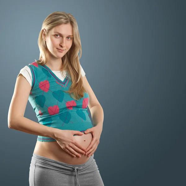 Inschrijving zwangere vrouw met hart — Stockfoto