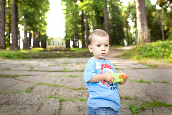 Ένα μικρό αγόρι — Φωτογραφία Αρχείου