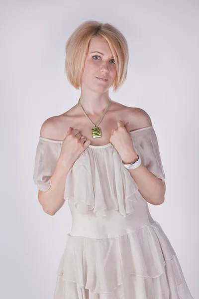 Mooie blonde vrouw — Stockfoto