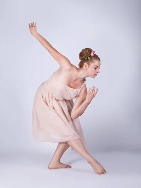 Piękna dziewczyna taniec — Zdjęcie stockowe