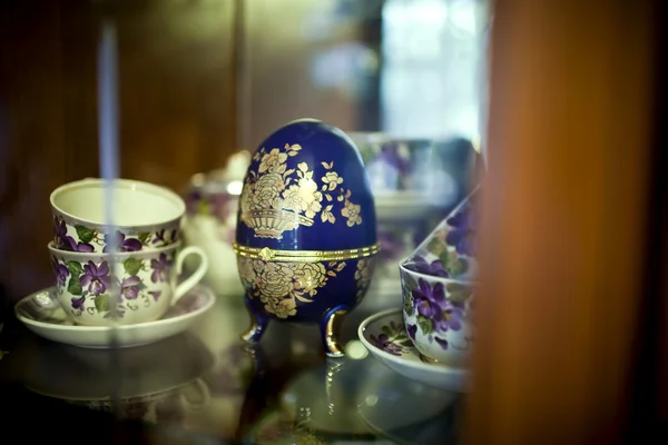 Decorative ceramic easter egg for jewellery (Faberge egg) — Stock Photo, Image