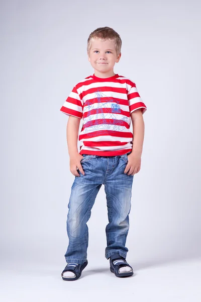 Menino 5-7 anos — Fotografia de Stock