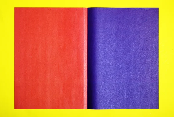 Красная и фиолетовая страница — стоковое фото