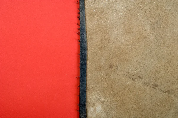 Δέρμα σε κόκκινο χαρτί — Φωτογραφία Αρχείου