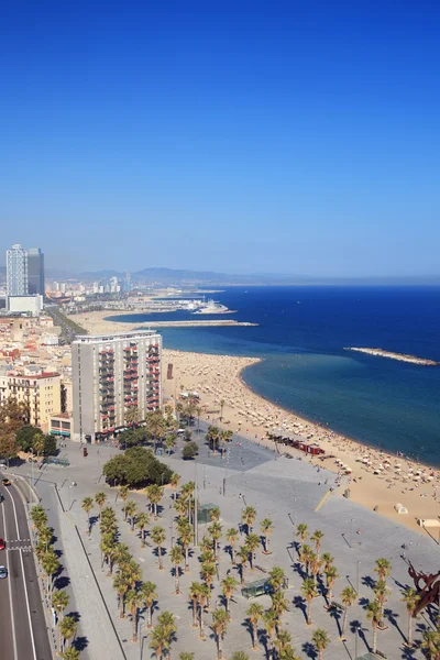Barceloneta distrito e praia — Fotografia de Stock