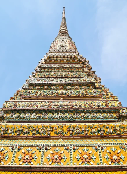 Antico stupa a Wat Pho a Bangkok, Thailandia — Foto Stock