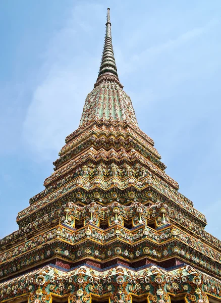 Ângulo de Pagode em Wat Pho, Banguecoque na Tailândia — Fotografia de Stock