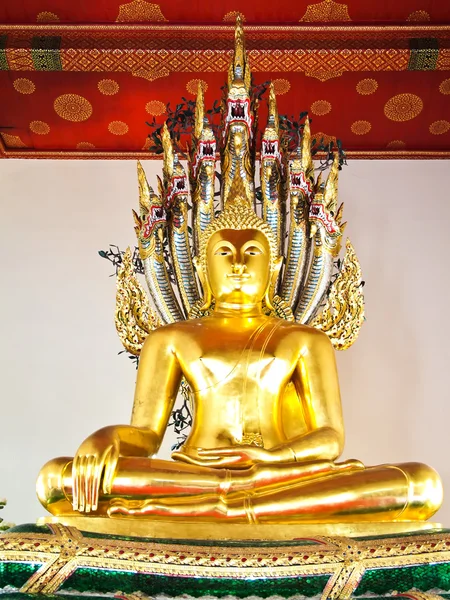 Estátua de buddha em Wat Pho, Bangkok, Tailândia — Fotografia de Stock