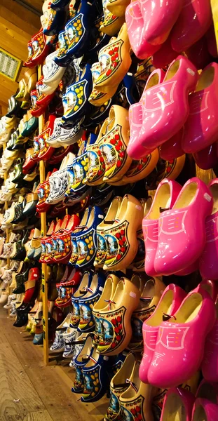 伝統的なオランダの木製の靴 — ストック写真