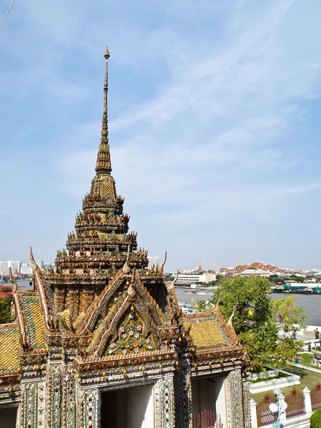 Pohled z horní části chrámu wat arun v Bangkoku, Thajsko — Stock fotografie