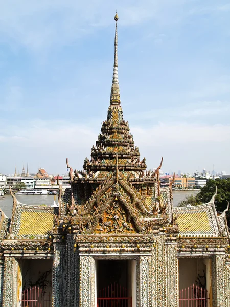 Door of the Wat Arun, Bangkok Thailand — стоковое фото