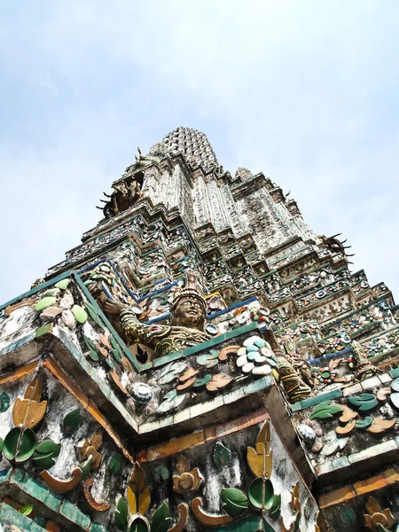 天使雕像的郑王庙，曼谷 — 图库照片