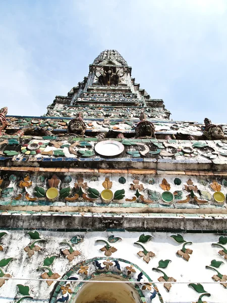 Памятник Ангелу Пагоды в Ват-Аруне, Бангкок — стоковое фото