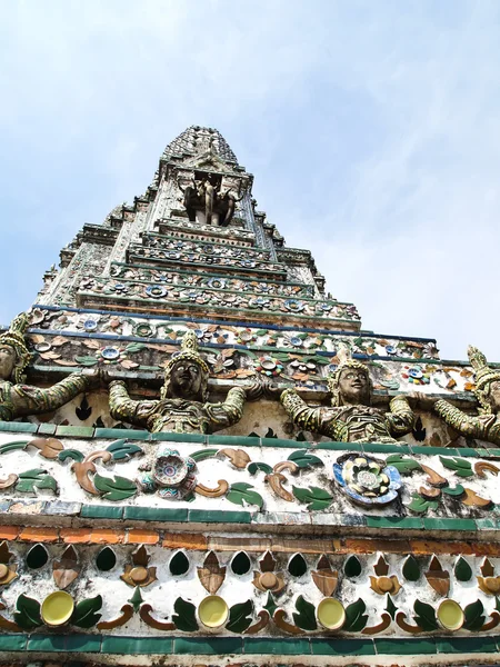 Melek heykeli wat arun, bangkok — Stok fotoğraf