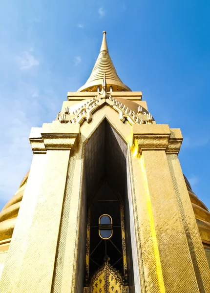 Χρυσή παγόδα στο wat phra kaew, Μπανγκόκ — Φωτογραφία Αρχείου