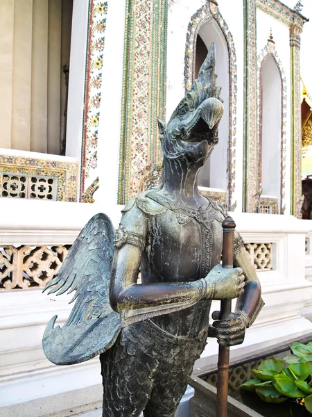 Garuda statua w wat phra Kaew w Bangkoku, bangkok — Zdjęcie stockowe