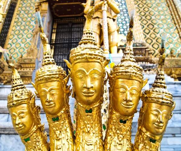 Estatua en Wat Phra Kaew, Bangkok, Tailandia —  Fotos de Stock