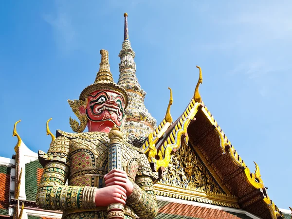 El Gigante Rojo en el Gran Palacio, Tailandia —  Fotos de Stock