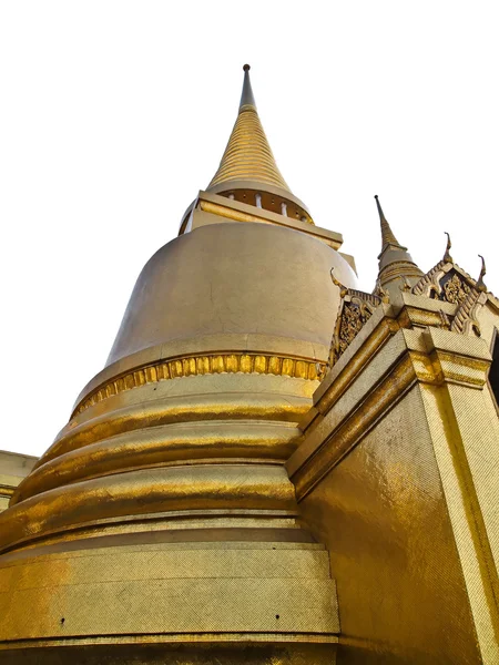 Pagoda d'oro isolato su sfondo bianco — Foto Stock
