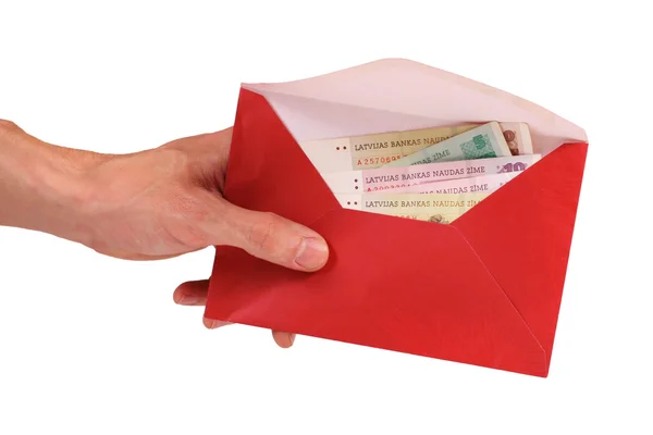 Держите конверт с деньгами. — стоковое фото