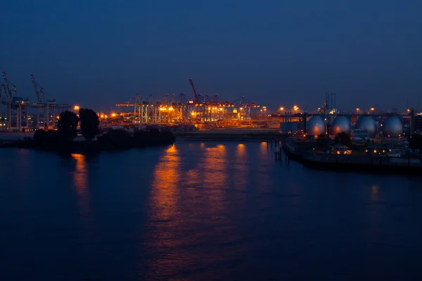 The harbor of Hamburg by night — Stock Photo, Image