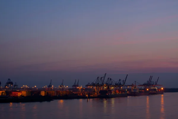 夜にハンブルクの港 — ストック写真