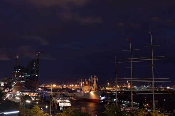 Гамбург ночью — стоковое фото
