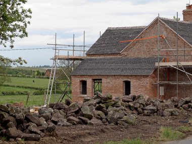 yenileme altında eski kır evi