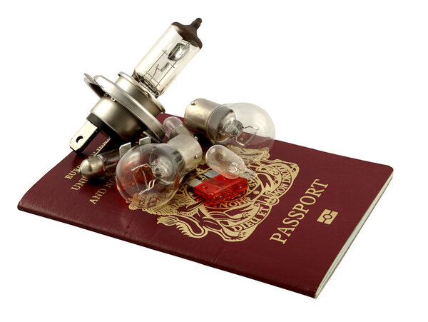 Запасные лампочки обязательны за границей
