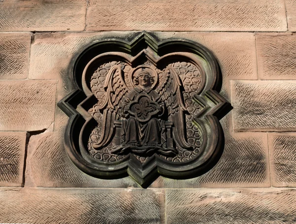 Una talla de piedra ornamentada en la pared de la iglesia . —  Fotos de Stock
