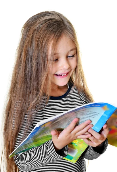 Lilla flickan läsa — Stockfoto
