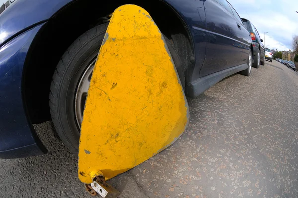 Braçadeira de roda Infracção de estacionamento — Fotografia de Stock