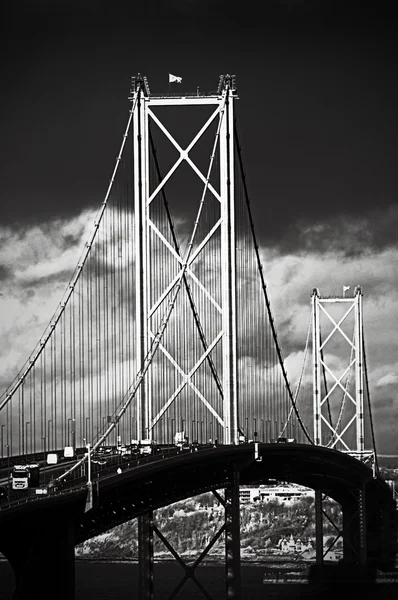 The Forth Road Bridge, Edinburgh, Scotland — Stock Photo, Image