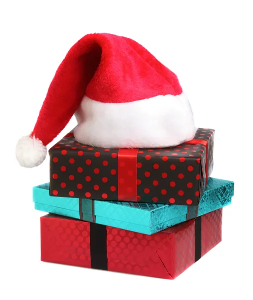 Presente de Natal e chapéu de santa — Fotografia de Stock