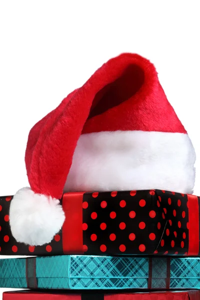Karácsonyi ajándék és santa kalap — Stock Fotó