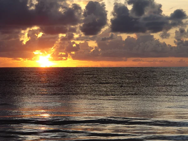 Sonnenaufgang in den Ozeanen — Stockfoto