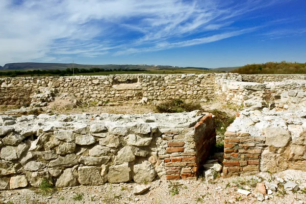 Escena de ruinas del fuerte romano en Rumania — Foto de Stock