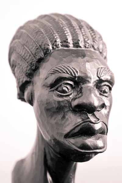 Деревянная скульптура черного человека с Кубы — стоковое фото