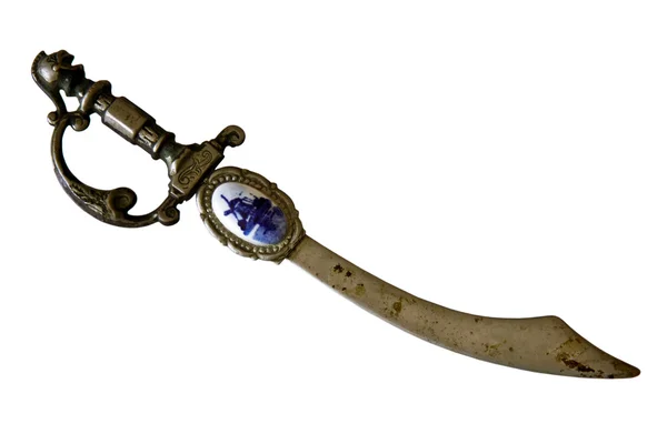 Close-up van scène van zwaard vormige Briefopener geïsoleerd op wit — Stockfoto