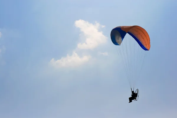电机滑翔伞 — 图库照片