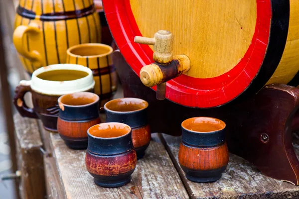 Wood barrel with cups — Stock Photo, Image