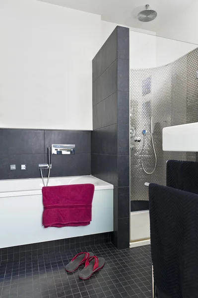 Modrn banheiro design de interiores — Fotografia de Stock
