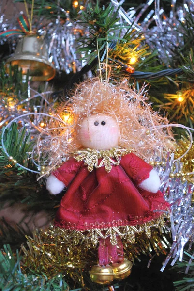 おもちゃで飾られたクリスマス ツリー — ストック写真